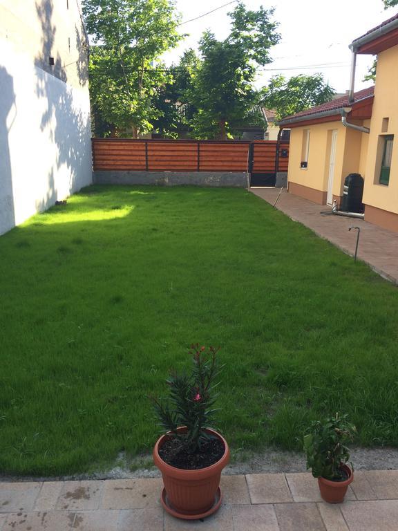 Green Garden Apartman Apartamento Budapest Exterior foto